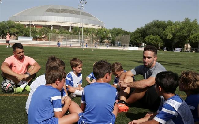 Dani Carvajal, jugador del Real Madrid, en su campus de verano | AYUNTAMIENTO DE LEGANÉS ep dani carvajal jugadorreal madrid encampusverano