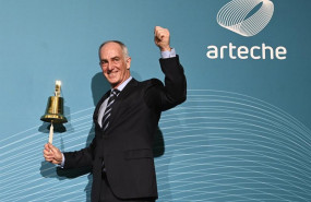 ep el ceo de grupo arteche alexander artetxe durante el toque de campana de grupo arteche en la ep el ceo de grupo arteche alexander artetxe durante el toque de campana de grupo arteche en la