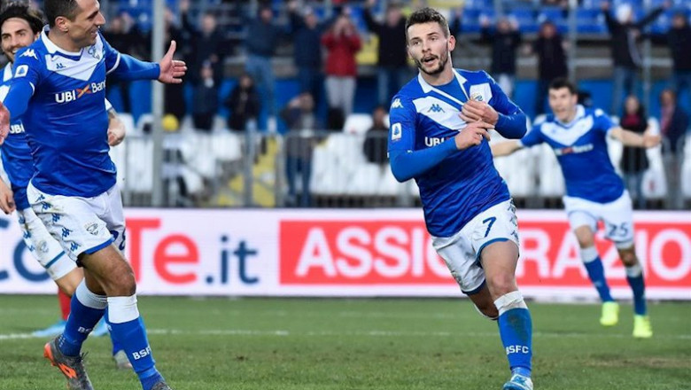 ep el jugador del brescia spalek nikolas celebra un gol de su equipo ante el lecce ep el jugador del brescia spalek nikolas celebra un gol de su equipo ante el lecce