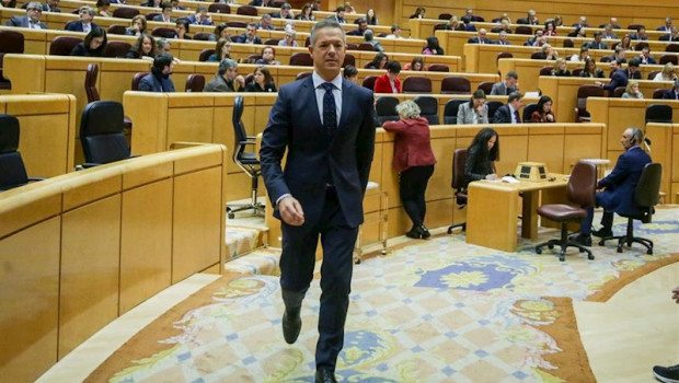 ep el portavoz del grupo parlamentario socialista en el senado ander gil abandona el hemiciclo del