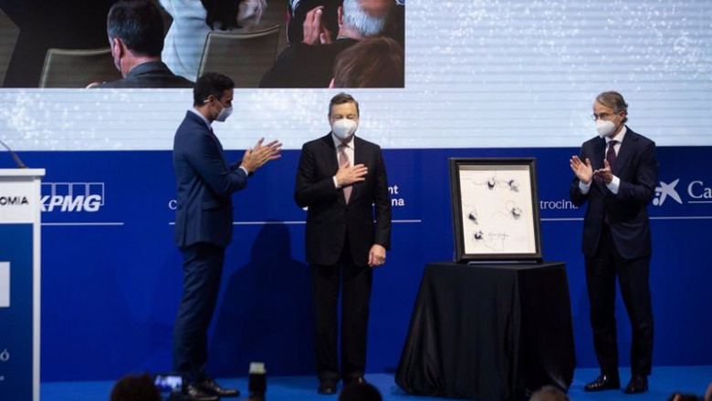 El presidente del Gobierno, Pedro Sánchez, y el primer ministro italiano, Mario Draghi, en la clausura de la XXXVI Reunió Cercle d'Economia | DAVID ZORRAKINO - EUROPA PRESS ep el presidente del gobierno pedro sanchez y el primer ministro italiano mario draghi en la