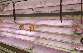 ep expositor frigorifico semi vacio en un supermercado de madrid un dia despues de que el gobierno