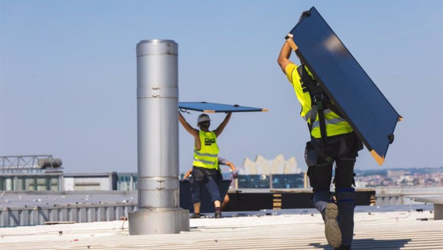 ep instalacion de paneles solares fabricados en espana en la sede de la comision europea