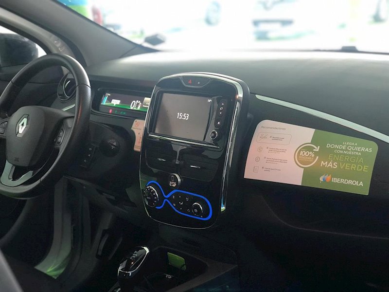 ep interior de un vehiculo de zity con la marca de iberdrola