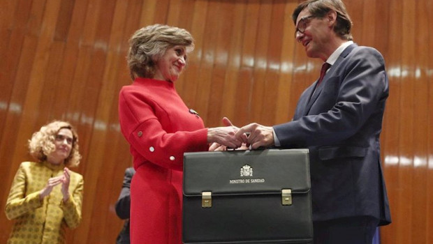 ep la exministra de sanidad consumo y bienestar social maria luisa carcedo entrega la cartera al