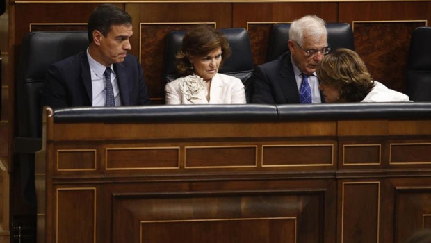 ep la ministradefensafunciones dolores delgado 1d hablapresidentegobierno pedro sanchez 1i durantesegunda sesiondebateinvestiduracandidato socialistala presidenciagobierno