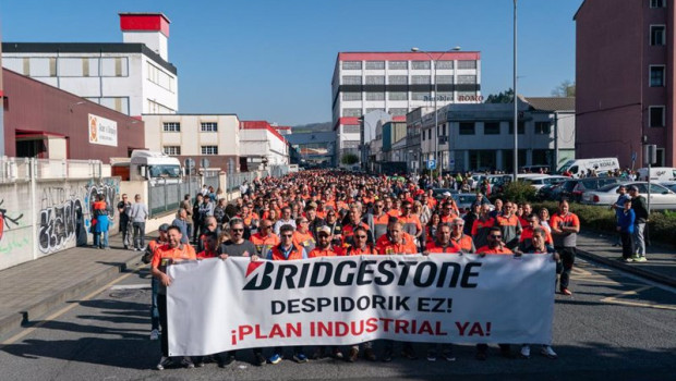 ep manifestacion de trabajadores de bridgestone en basauri bizkaia contra los despidos ep manifestacion de trabajadores de bridgestone en basauri bizkaia contra los despidos