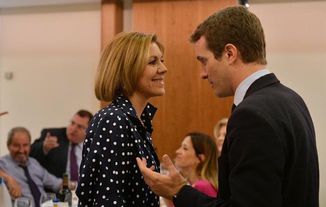 María Dolores de Cospedal conversa con Pablo Casado en una cena del PP | PARTIDO POPULAR ep maria dolorescospedal conversapablo casadouna cenapp