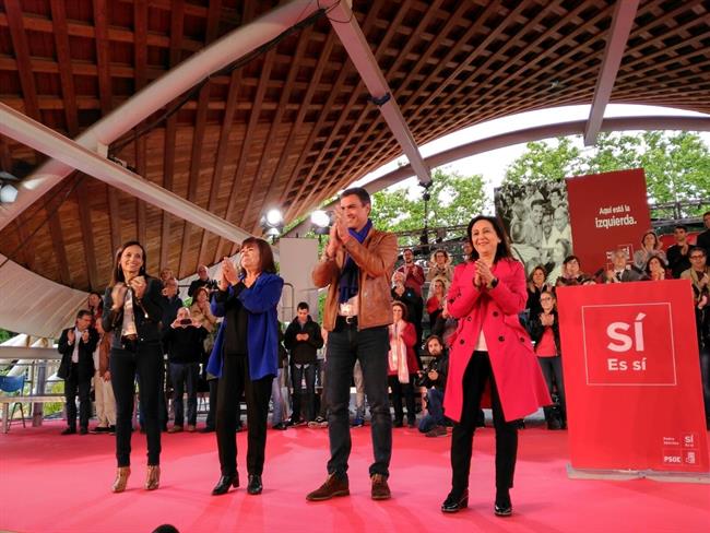 Pedro Sánchez en un acto en Madrid con Cristina Narbona y Margarita Robles | EUROPA PRESS ep pedro sanchezun actomadridcristina narbonamargarita robles
