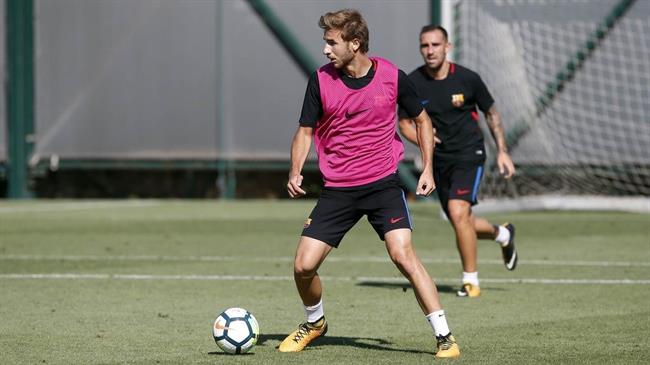 Sergi Samper entrenando con el Barcelona | MIGUEL RUIZ/FCB ep sergi samper entrenandobarcelona