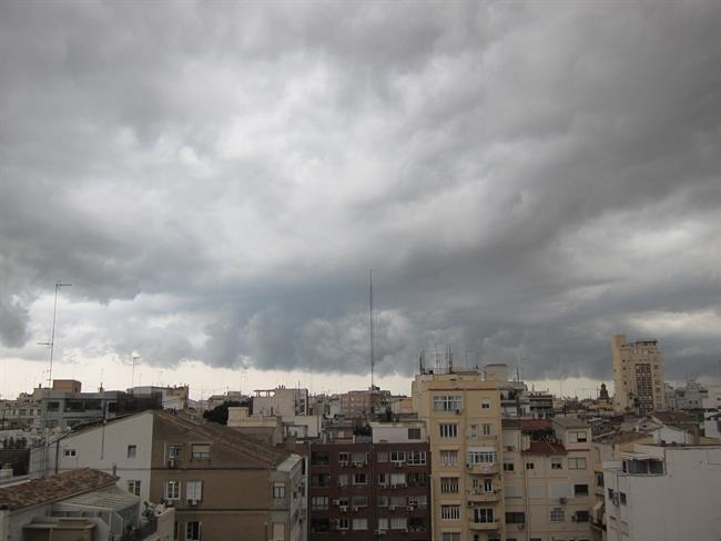 Tormenta, lluvia y nubes en València | EUROPA PRESS ep tormenta lluvianubesvalncia