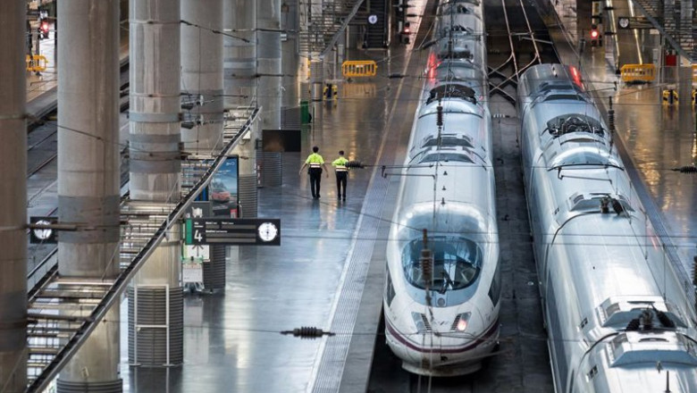Trenes de Alta Velocidad en la Estación de Madrid Puerta de Atocha-Almudena Grandes | Diego Radamés - Europa Press ep trenes de alta velocidad en la estacion de madrid puerta de atocha almudena grandes