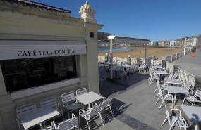 ep una terraza vacia en san sebastian