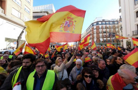 ep varias personas portan banderas de espana durante la manifestacion convocada contra el pacto de