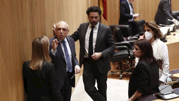 ep varios miembros de la comision del congreso para la reconstruccion social y economica