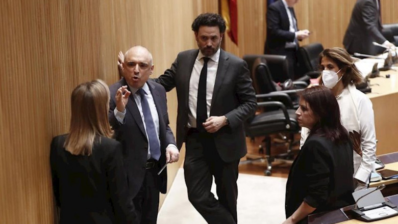 ep varios miembros de la comision del congreso para la reconstruccion social y economica