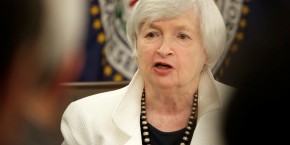 aig-menace-moins-la-stabilite-en-etant-plus-petit-dit-yellen