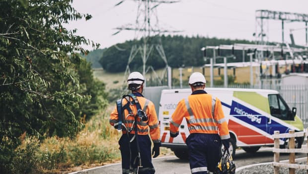 dl réseau national d'énergie d'ingénieurs en électricité sous-station de transmission d'énergie ftse 100 min