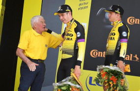 ep 07 july 2019 belgium brussels former french cyclist raymond poulidor greets belgian wout van aert