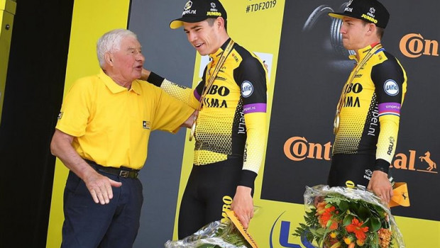 ep 07 july 2019 belgium brussels former french cyclist raymond poulidor greets belgian wout van aert