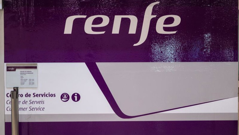 Archivo - Centro de Servicios de Renfe en la estación de Barcelona-Sants, a 9 de marzo de 2025, en Barcelona | Lorena Sopêna - Europa Press - Archivo ep archivo centro de servicios de renfe en la estacion de barcelona sants a 9 de marzo de 2025 en