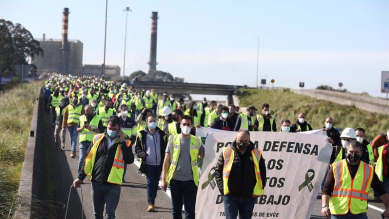 ep archivo decenas de trabajadores de la fabrica de ence se manifiestan por el cierre de la ep archivo decenas de trabajadores de la fabrica de ence se manifiestan por el cierre de la
