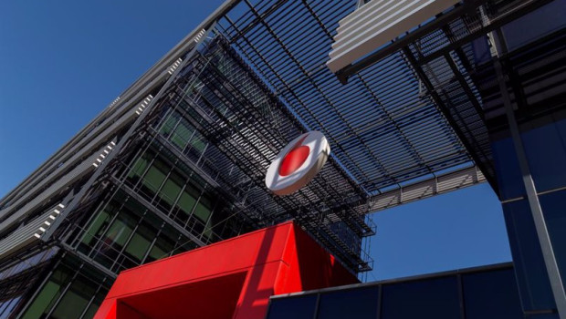 ep archivo economia vodafone preve cerrar el ano con 100 data centers perifericos en espana ep archivo economia vodafone preve cerrar el ano con 100 data centers perifericos en espana