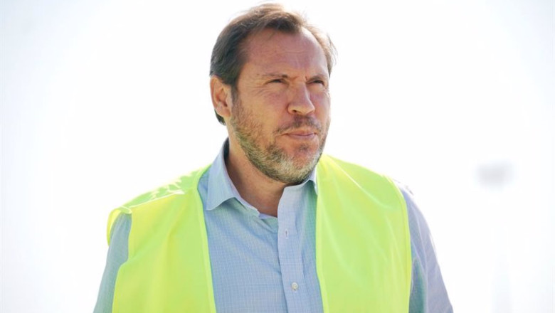 Archivo - El ministro de Transportes y Movilidad Sostenible, Óscar Puente, visita el Centro Logístico de Júndiz, a 19 de julio de 2024, en Vitoria-Gasteiz, Álava, País Vasco (España) | Iñaki Berasaluce - Europa Press - Archivo ep archivo el ministro de transportes y movilidad sostenible oscar puente visita el centro