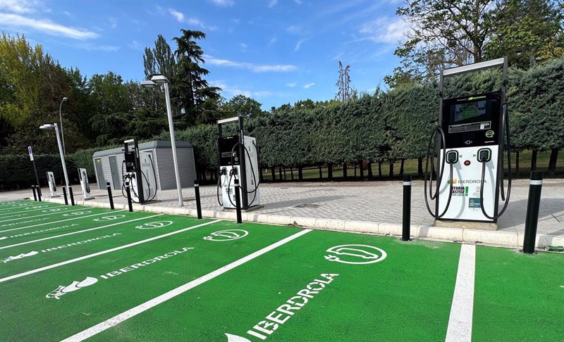 Iberdrola abre en Vitoria-Gasteiz la primera gran estación de recarga eléctrica en Álava