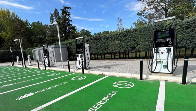 ep archivo estacion de recarga de vehiculos electricos de iberdrola en vitoria ep archivo estacion de recarga de vehiculos electricos de iberdrola en vitoria
