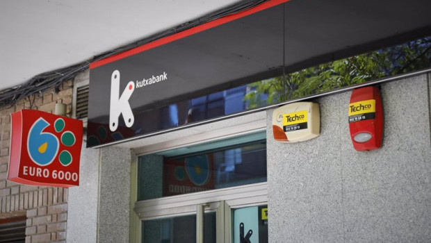 ep archivo - exterior de la sucursal de kutxabank