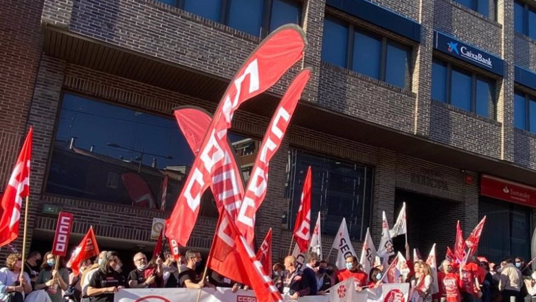 ep archivo la plantilla de caixabank c lm se manifiesta en toledo para exigir a la direccion del ep archivo la plantilla de caixabank c lm se manifiesta en toledo para exigir a la direccion del