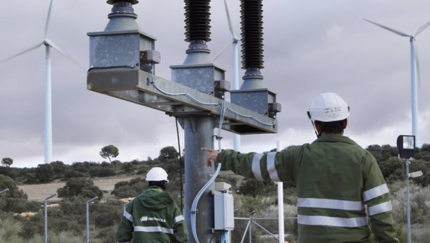 ep archivo   trabajadores en una subestacion electrica de ibedrola
