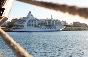 ep archivo   un crucerto atracado en el puerto de almeria