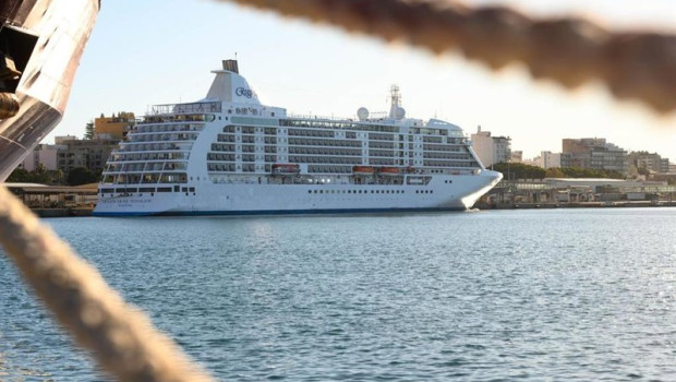 ep archivo   un crucerto atracado en el puerto de almeria