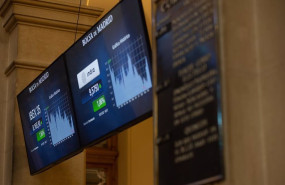 ep archivo   un panel del ibex 35 en el palacio de la bolsa a 10 de noviembre de 2022 en madrid