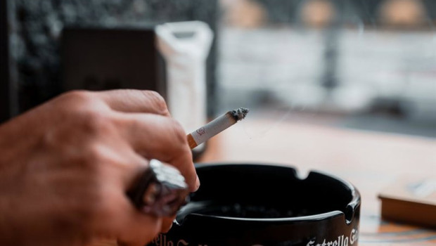 ep archivo   una persona fumando en la calle a 20 de septiembre de 2024 en madrid espana bruselas