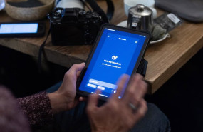 ep archivo una persona prueba el asistente deepseek a 29 de enero de 2025 en madrid espana ep archivo una persona prueba el asistente deepseek a 29 de enero de 2025 en madrid espana