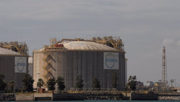 ep archivo vista exterior de la planta regasificadora de enagas en el puerto de barcelona ep archivo vista exterior de la planta regasificadora de enagas en el puerto de barcelona