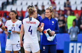 ep ashlyn harris ofcelebrates the victory with becky sauerbrunn ofafter the fifa womens world cup france 2019 group f football match betweenand chile on june 16 2019 at parc des princes stadium in paris france - photo melanie laurent a2m