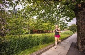 ep chica practicando running
