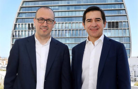 ep el consejero delegado de bbva onur gen y el presidente del banco carlos torres vila frente al