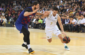 ep el pivot del bara nikola mirotic y el base del real madrid facundo campazzo en el clasico en el