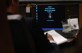 ep el presidente del gobierno en funciones pedro sanchez toma notas durante las intervenciones del