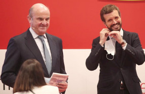 ep el presidente del pp pablo casado d y el vicepresidente del bce luis de guindos i durante la
