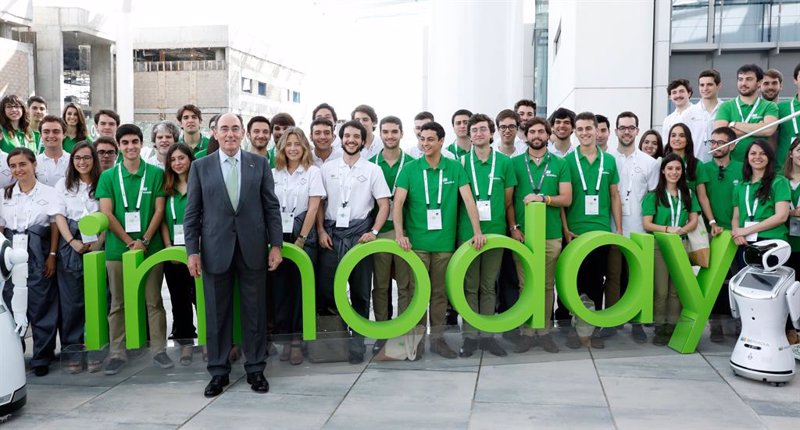 ep galan con jovenes participantes en innoday ep galan con jovenes participantes en innoday