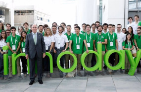 ep galan con jovenes participantes en innoday