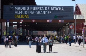 ep gente durante el apagion en atocha apagon electrico en madrid en madrid el 28 de april de 2025