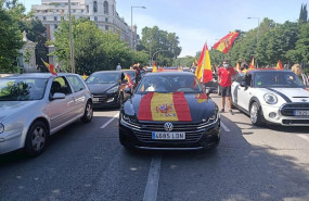 ep imagen del paseo de recoletos durante la manifestacion en coches particulares conovacadas por vox