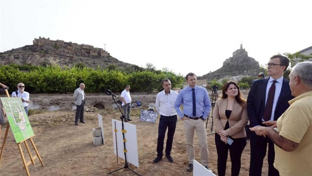 ep jose ballesta ha visitado las excavaciones de las fortalezas del rey lobo junto a la consejera de
